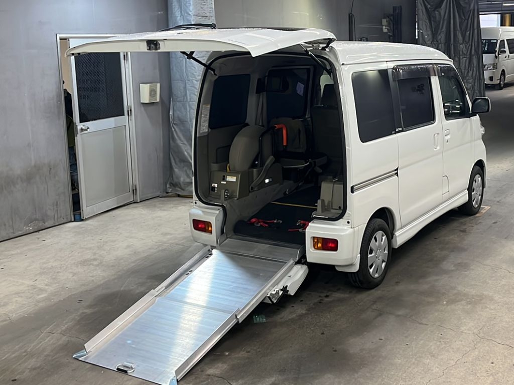 DAIHATSU ATRAI