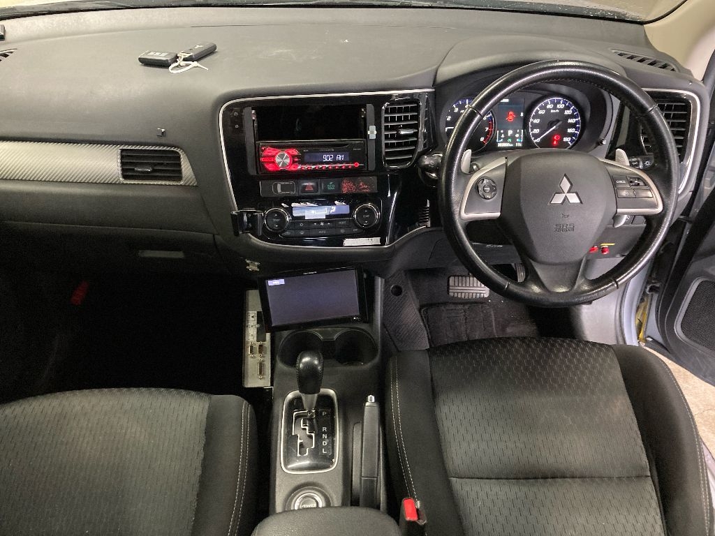 MITSUBISHI OUTLANDER