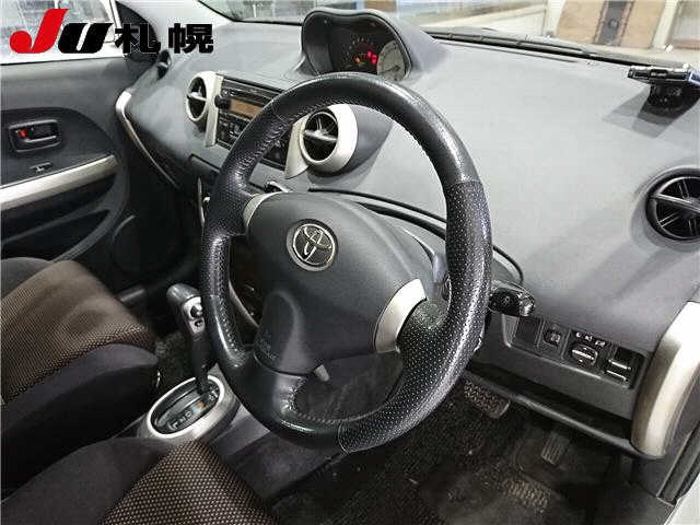 TOYOTA IST