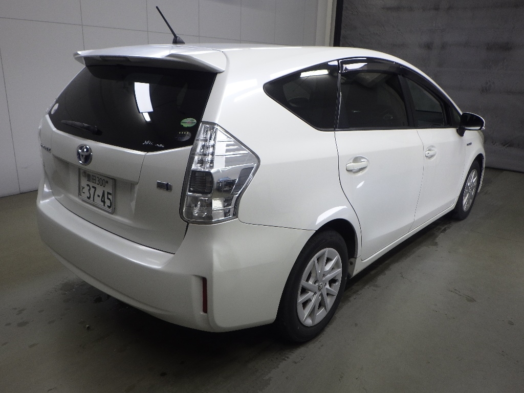 TOYOTA PRIUS ALPHA