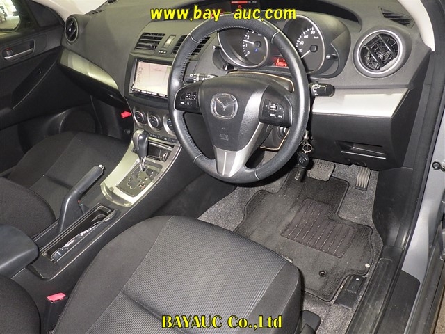 MAZDA AXELA