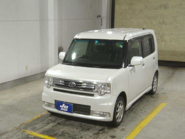 TOYOTA PIXIS SPACE