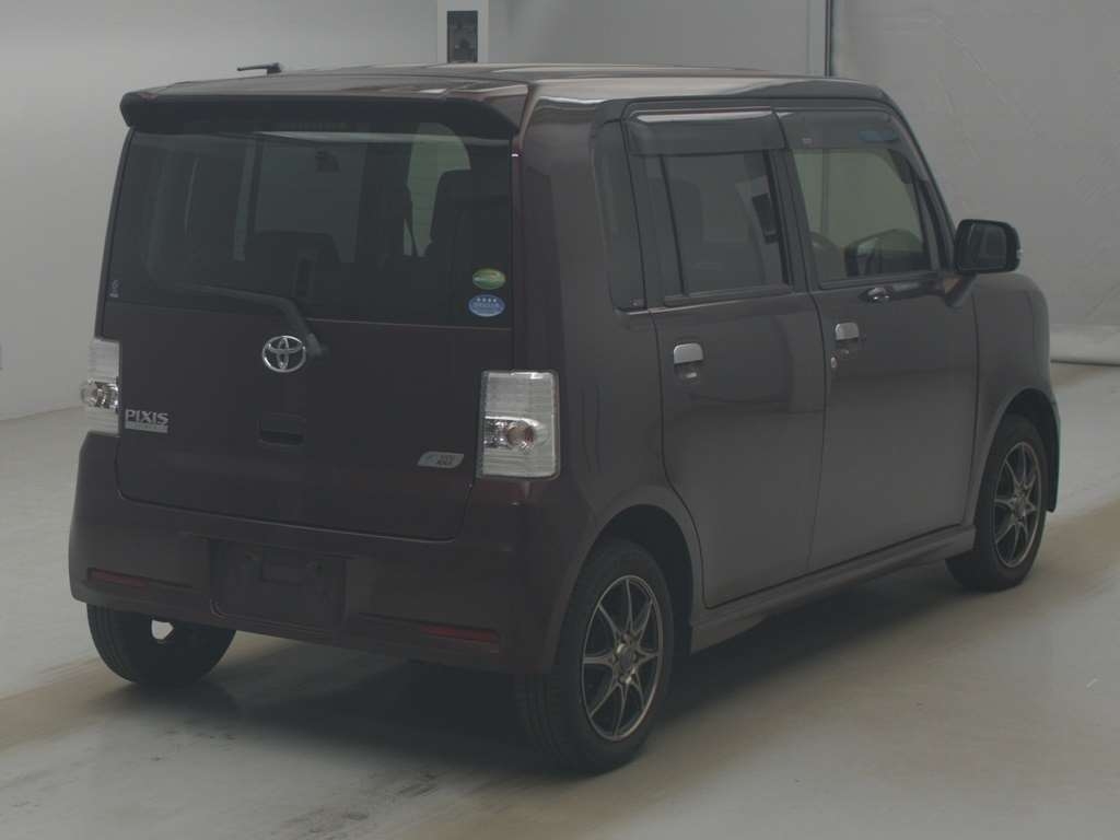 TOYOTA PIXIS SPACE