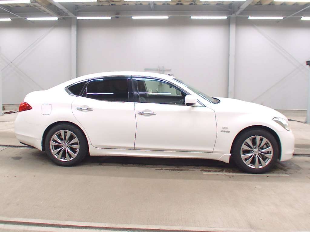 NISSAN FUGA