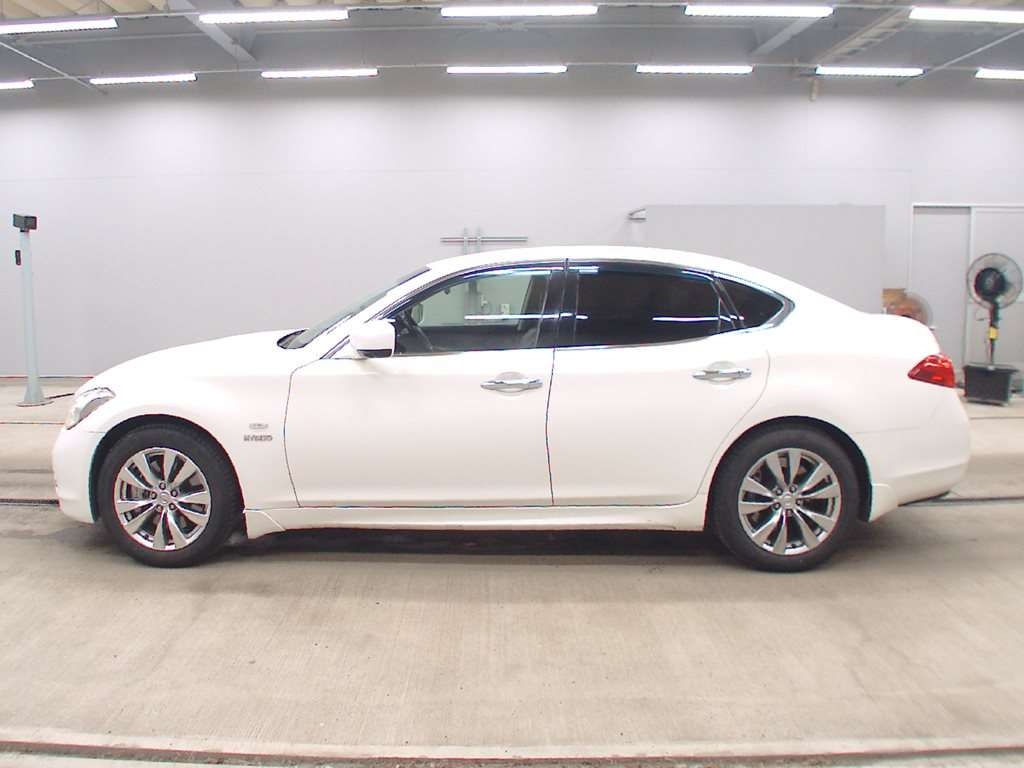 NISSAN FUGA