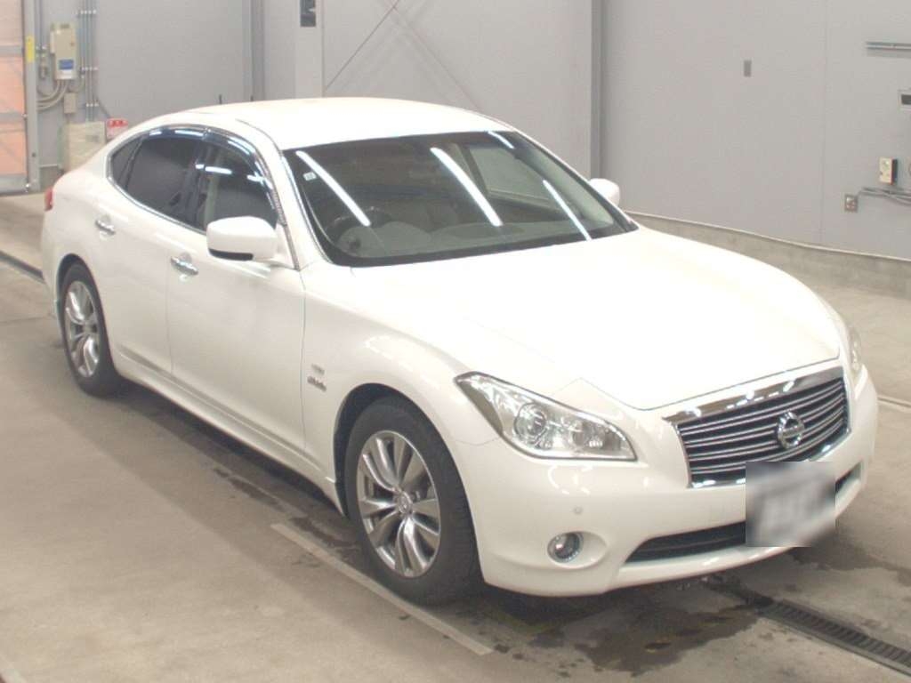 NISSAN FUGA
