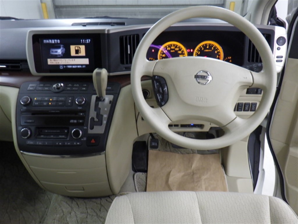 NISSAN ELGRAND
