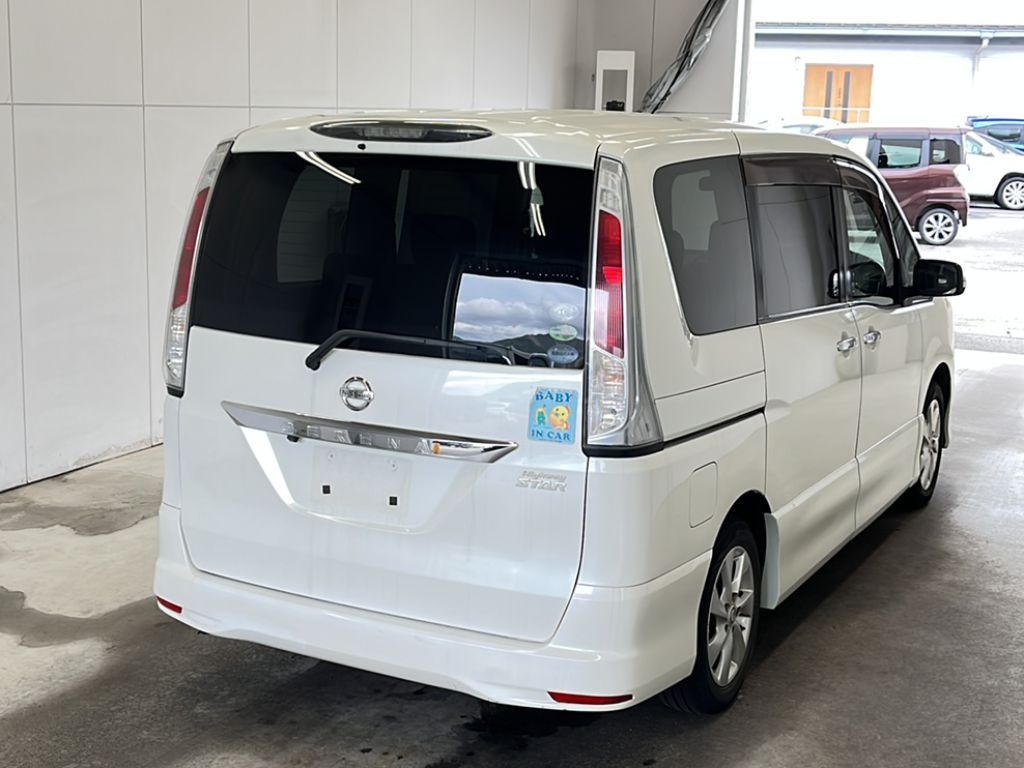NISSAN SERENA