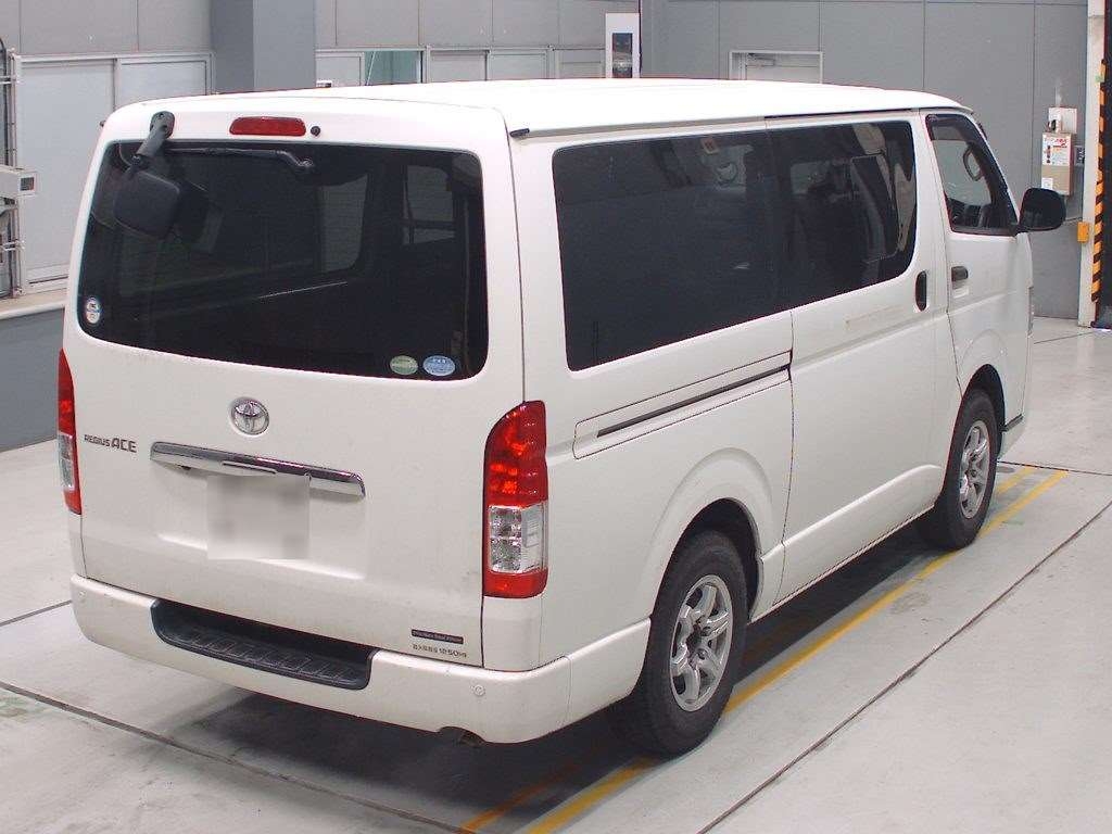 TOYOTA REGIUS ACE
