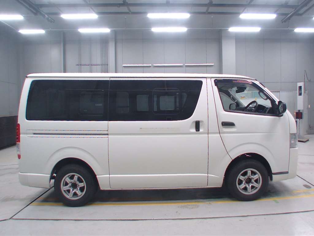 TOYOTA REGIUS ACE