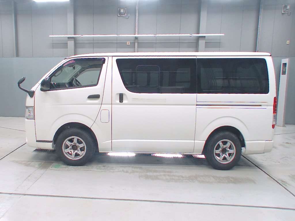 TOYOTA REGIUS ACE