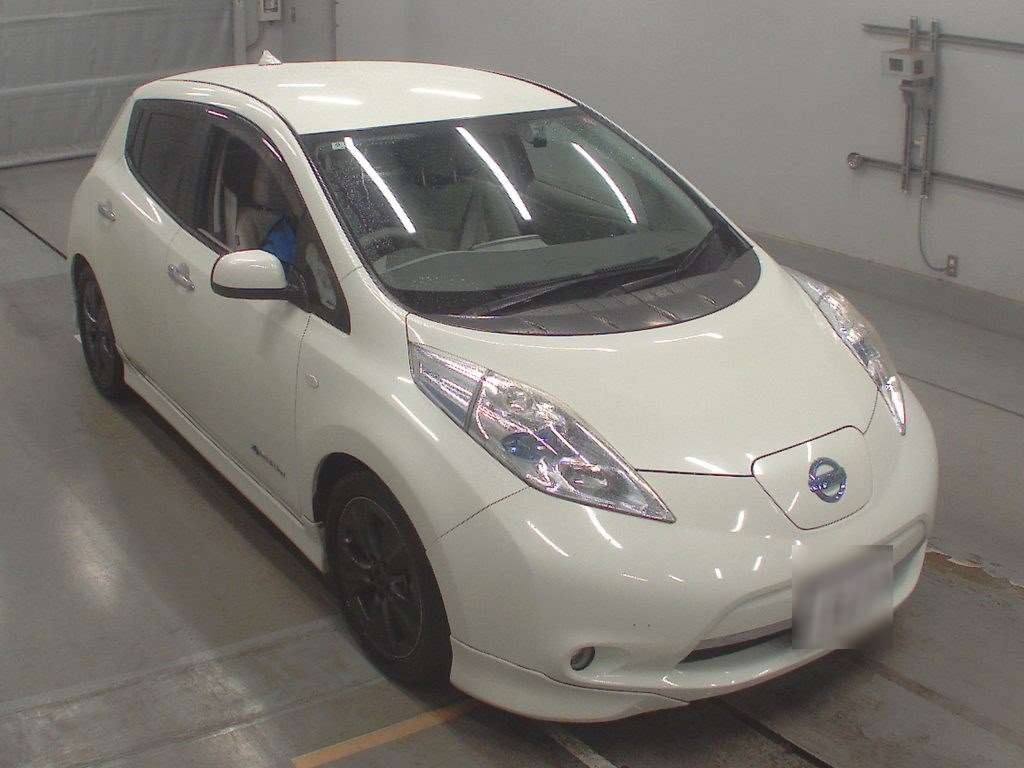 NISSAN LEAF