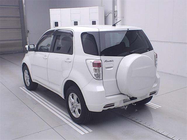 TOYOTA RUSH