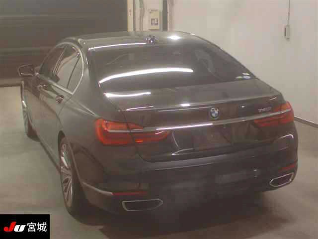 BMW 7-SERIES