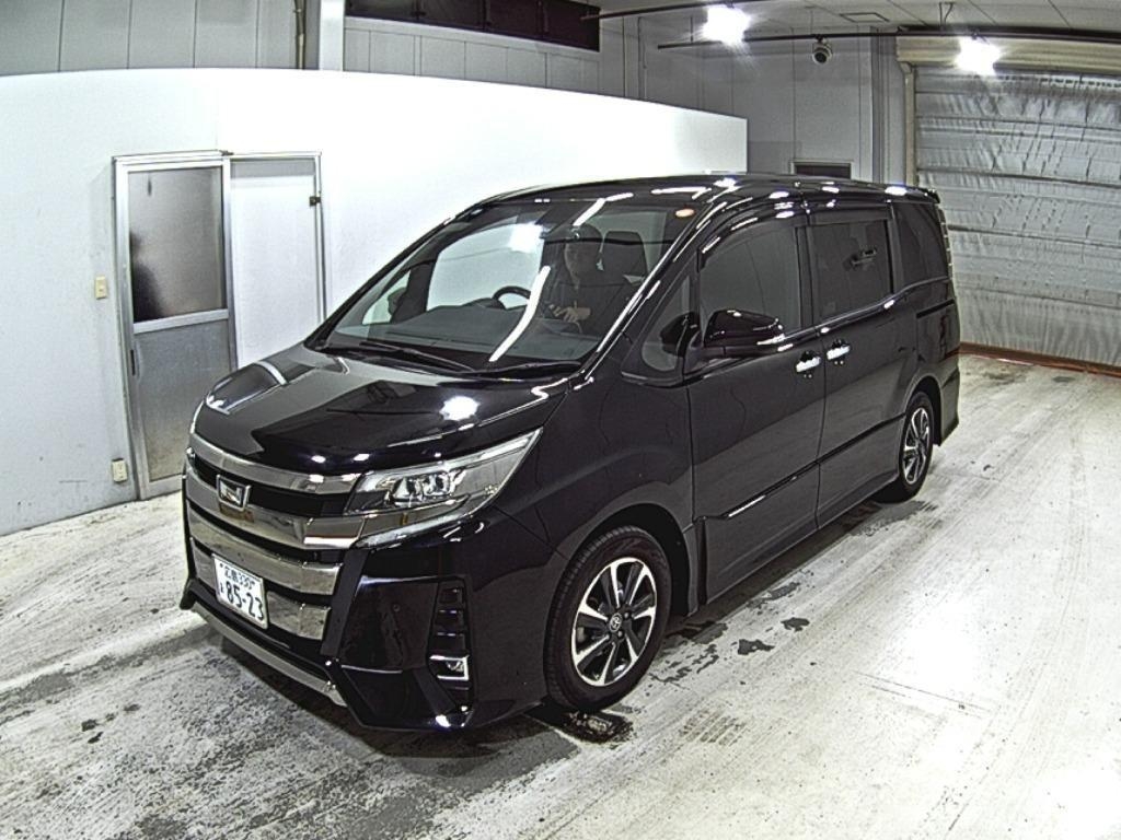 TOYOTA NOAH