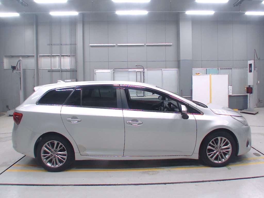 TOYOTA AVENSIS