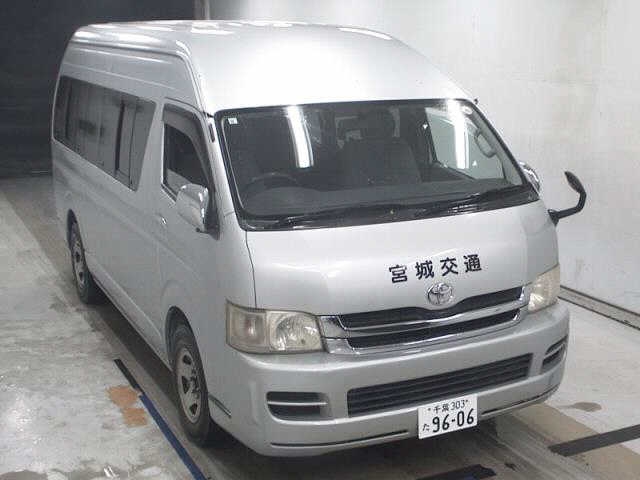 TOYOTA HIACE