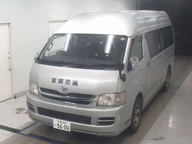 TOYOTA HIACE