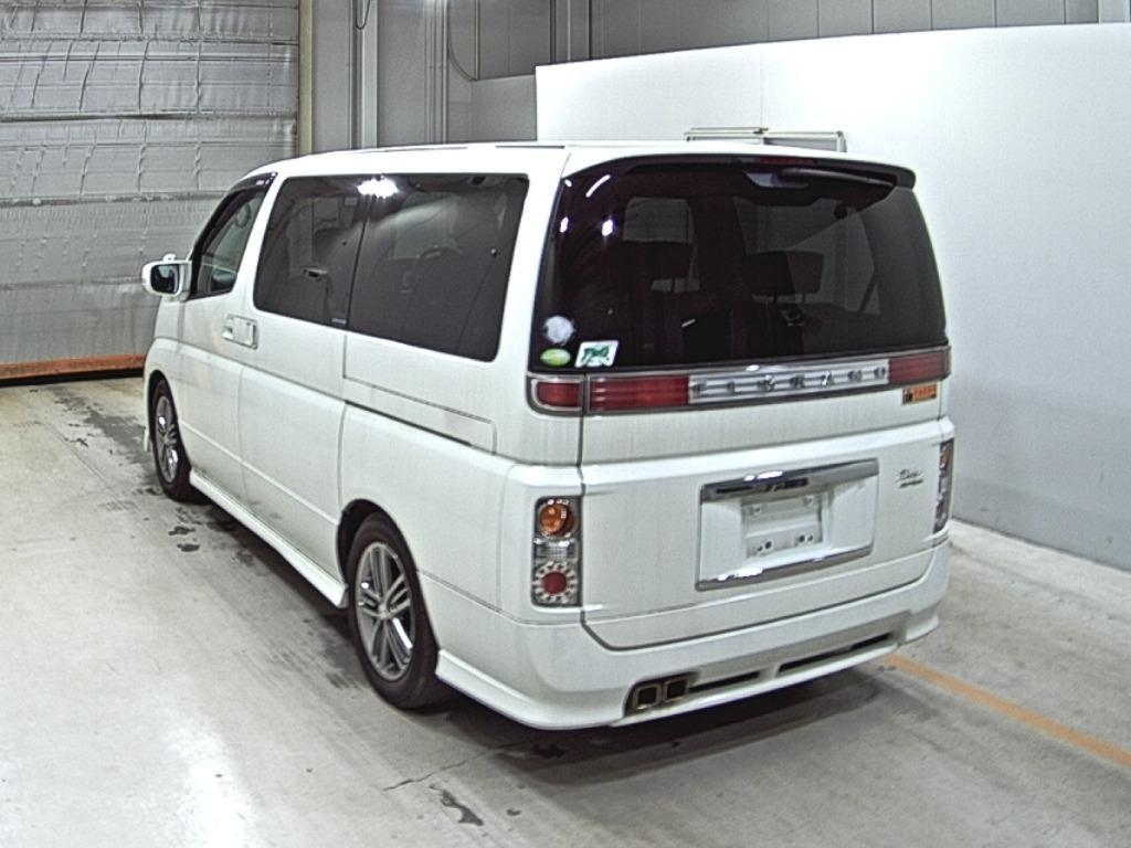 NISSAN ELGRAND