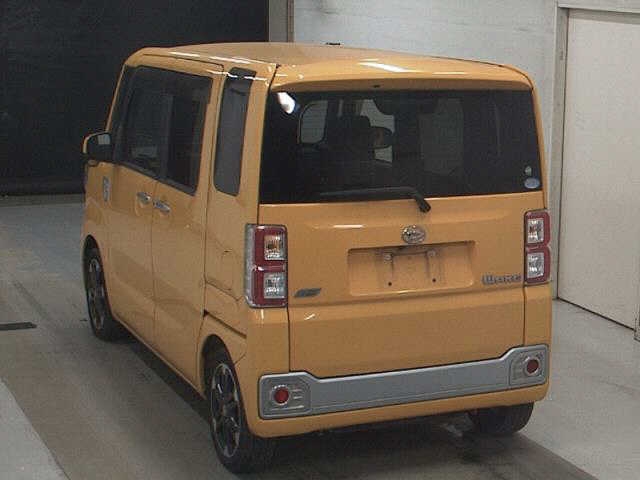 DAIHATSU WAKE