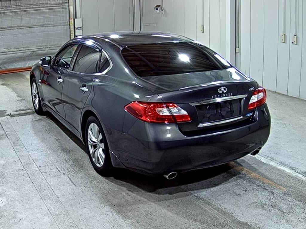 NISSAN FUGA
