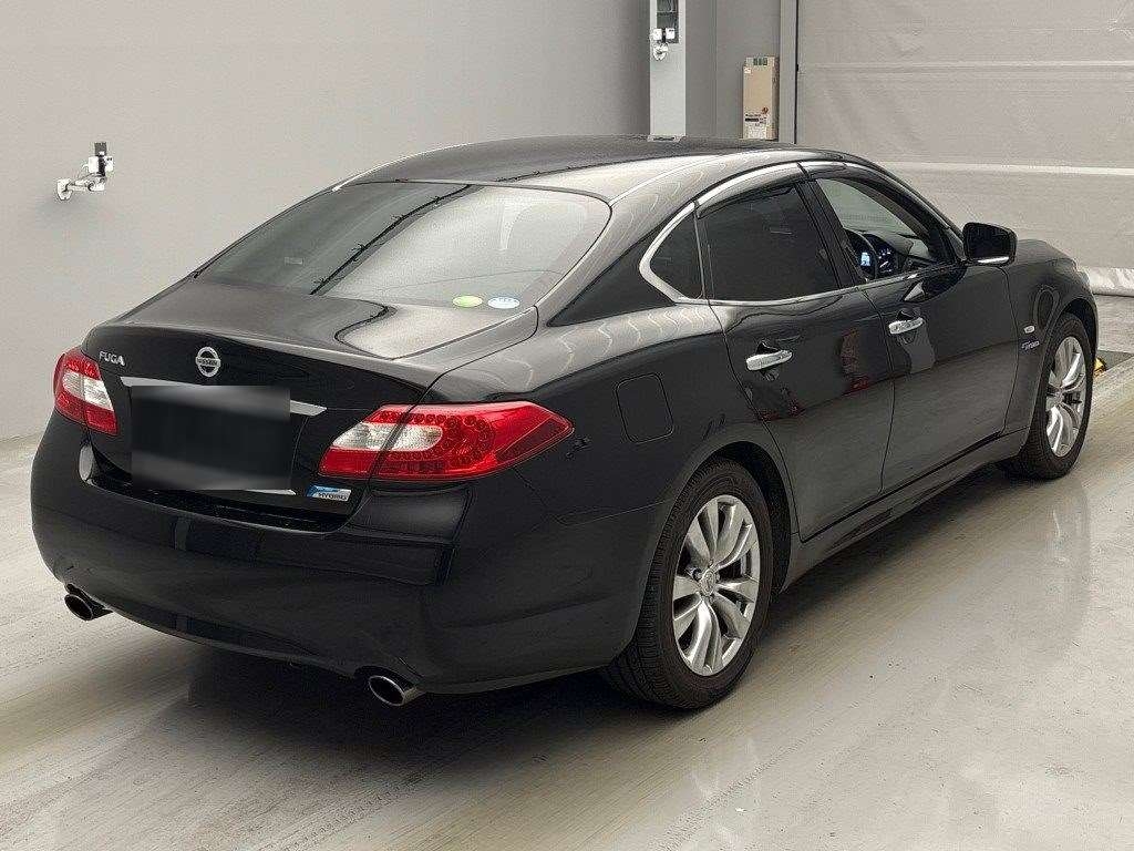 NISSAN FUGA
