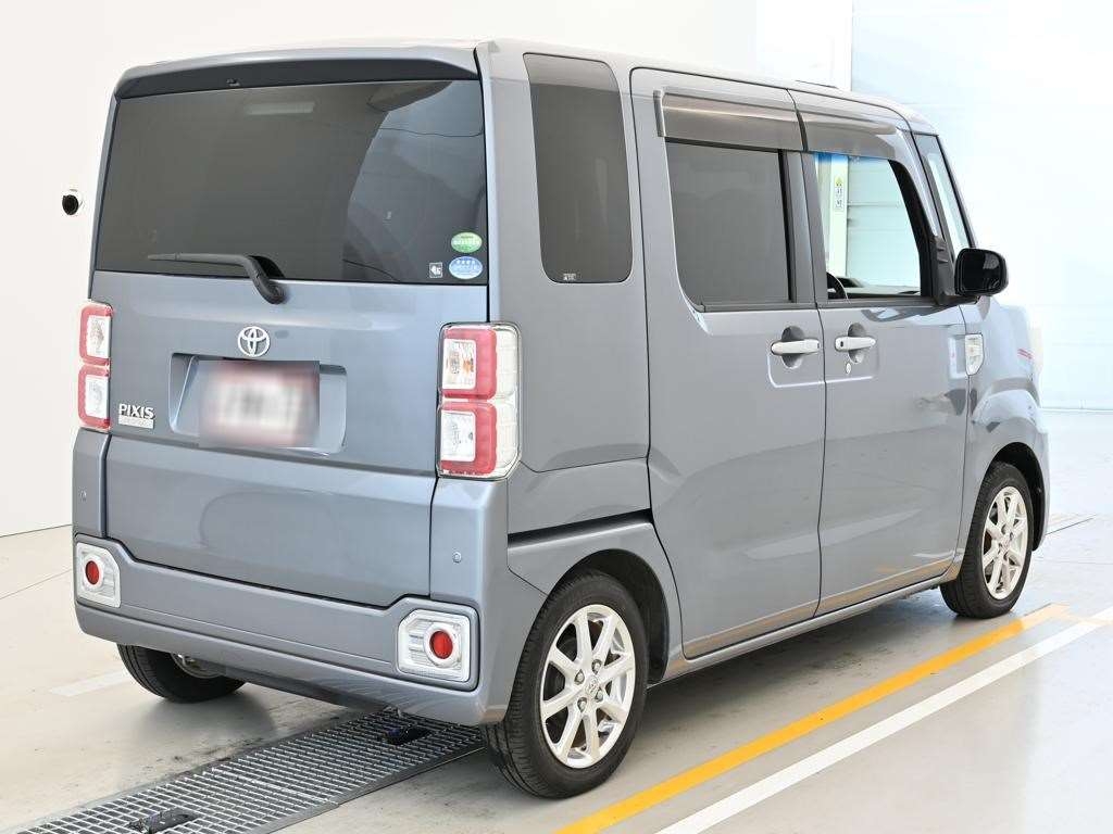 TOYOTA PIXIS MEGA
