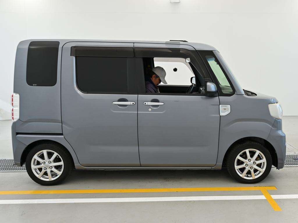 TOYOTA PIXIS MEGA
