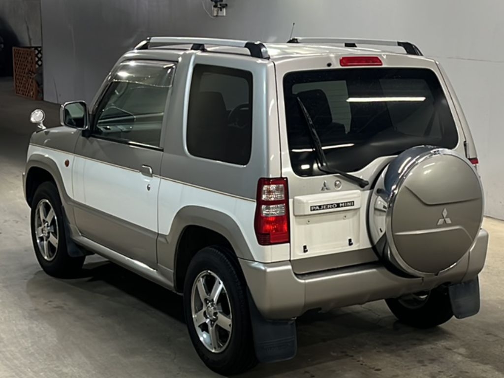 MITSUBISHI PAJERO MINI