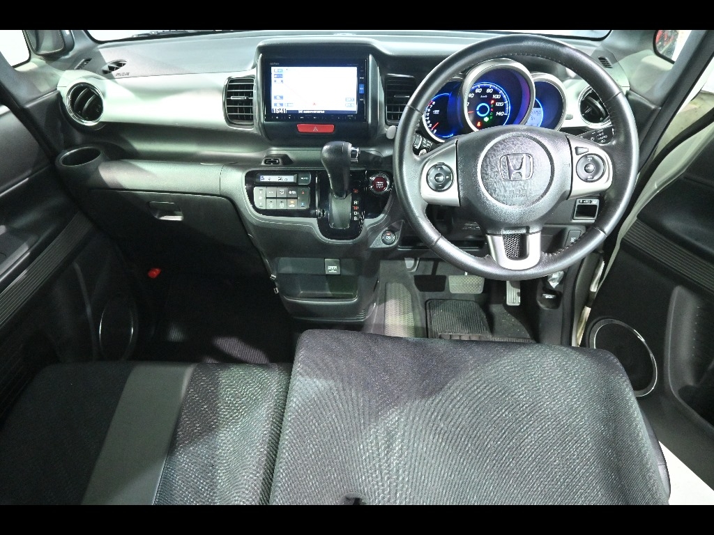 HONDA N-BOX SLASH