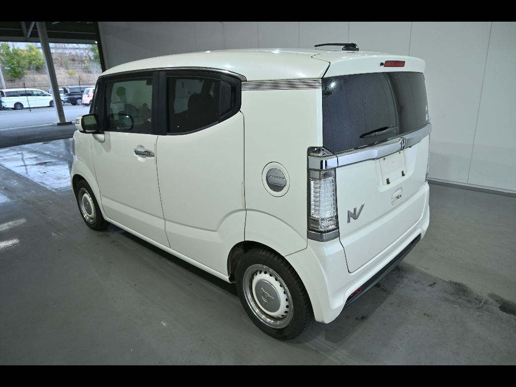 HONDA N-BOX SLASH