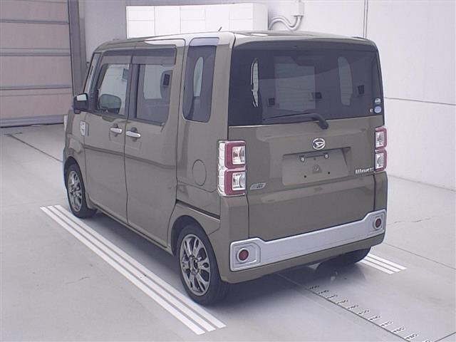 DAIHATSU WAKE