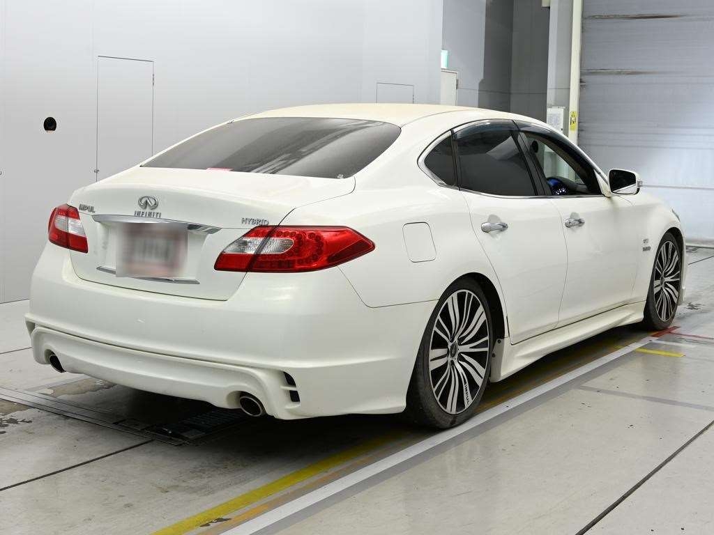 NISSAN FUGA