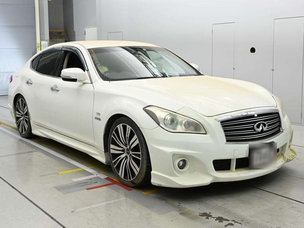 NISSAN FUGA
