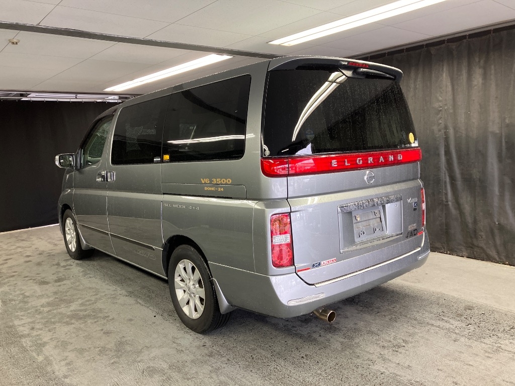 NISSAN ELGRAND