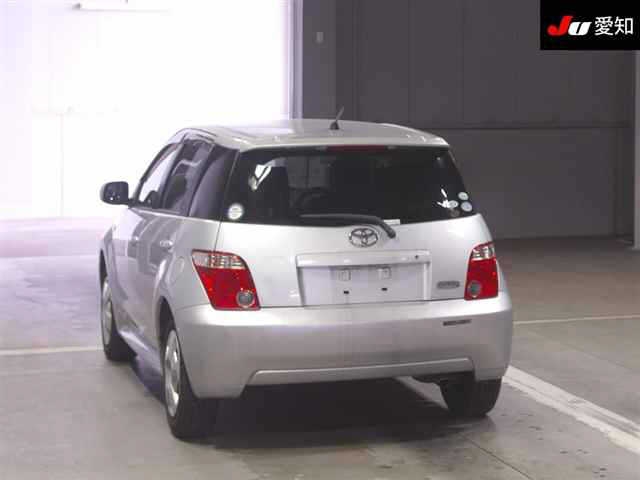 TOYOTA IST