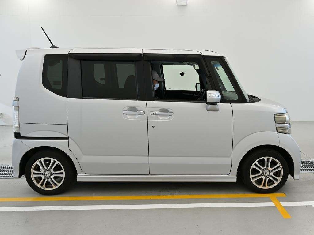 HONDA N-BOX+