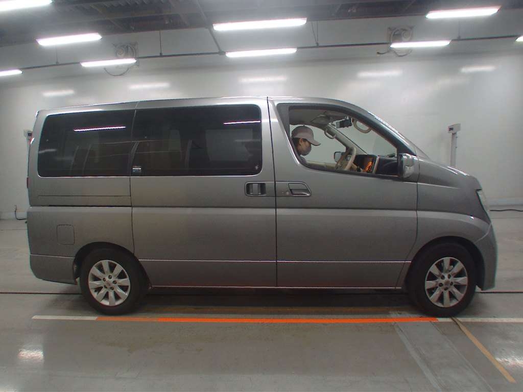 NISSAN ELGRAND