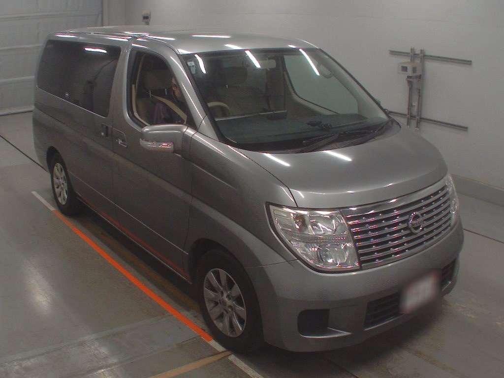 NISSAN ELGRAND