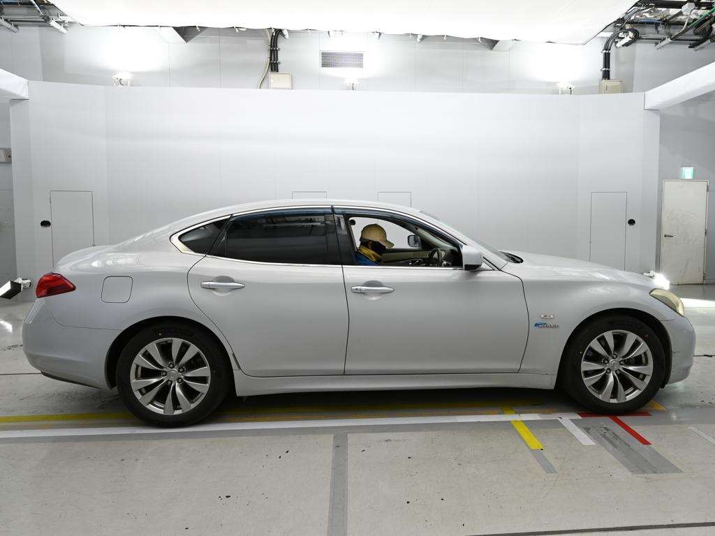 NISSAN FUGA