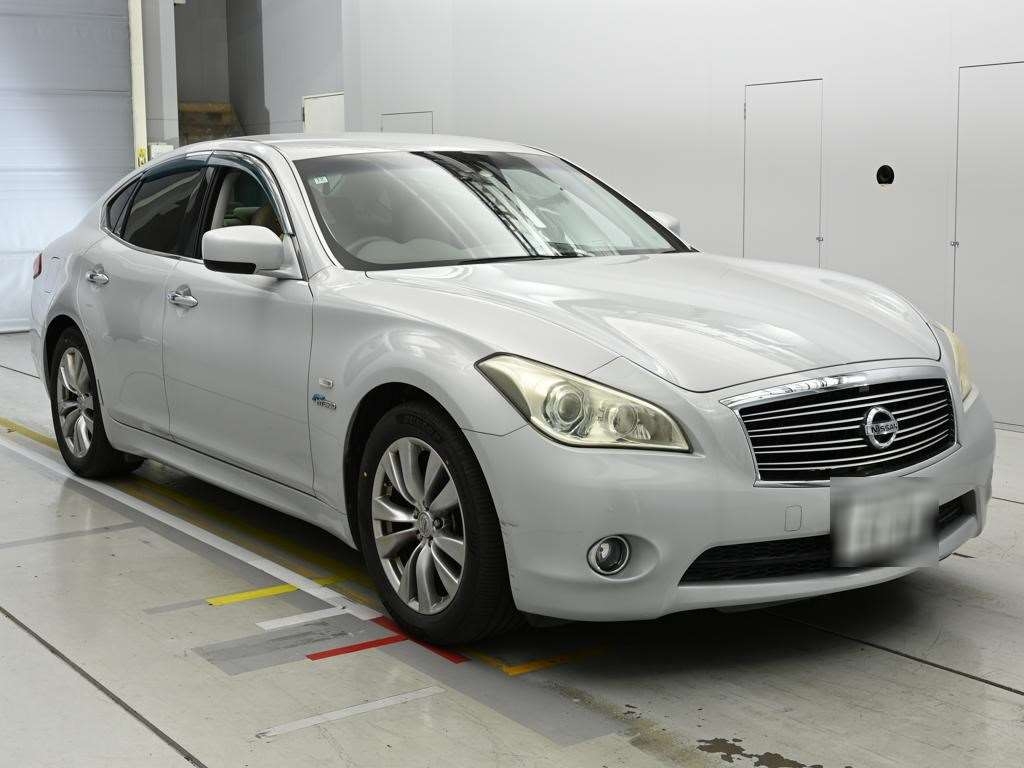 NISSAN FUGA