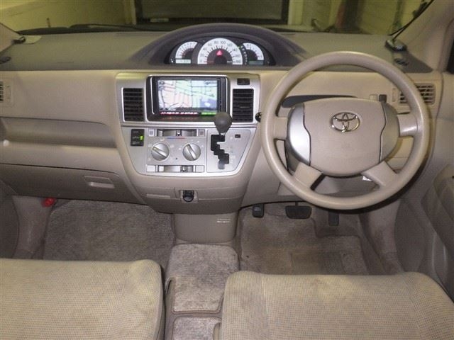 TOYOTA RAUM