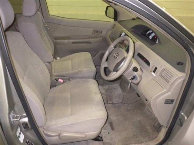 TOYOTA RAUM