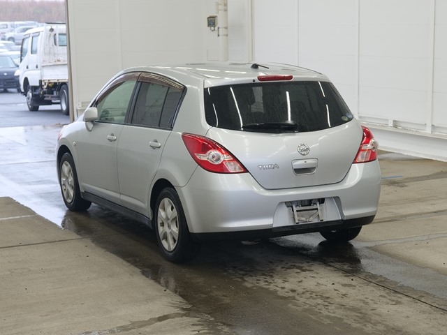 NISSAN TIIDA