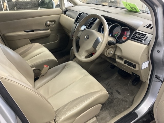 NISSAN TIIDA