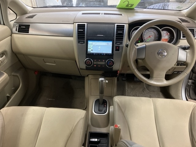 NISSAN TIIDA