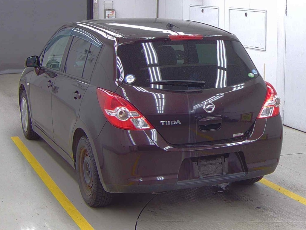 NISSAN TIIDA