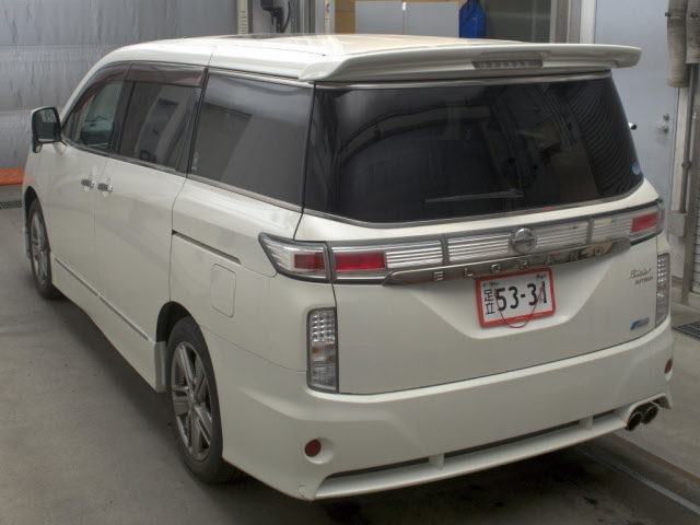 NISSAN ELGRAND
