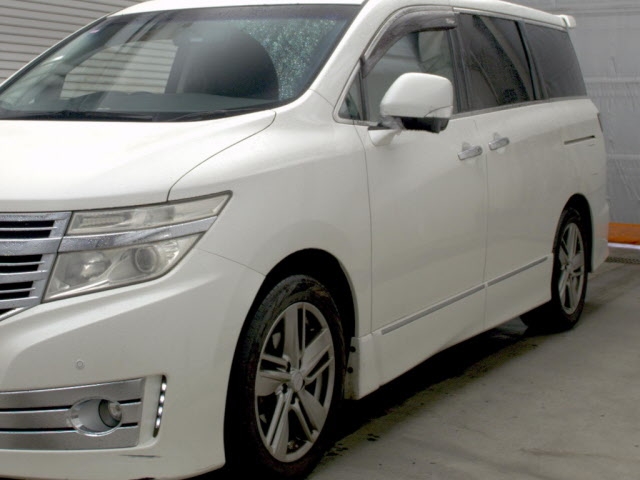 NISSAN ELGRAND