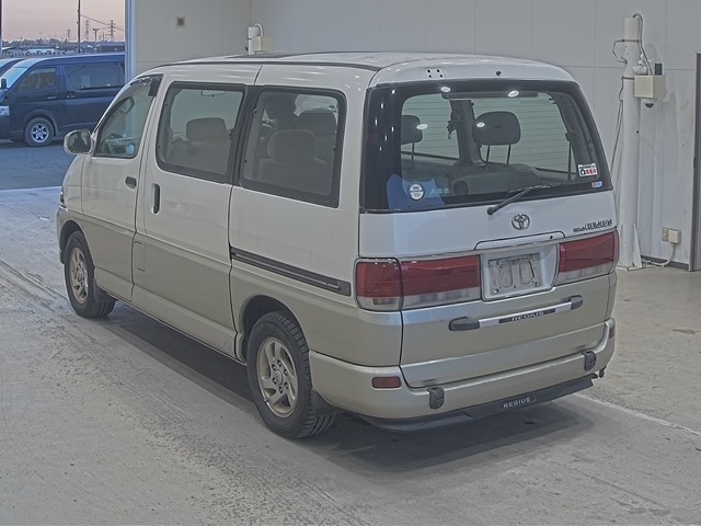 TOYOTA HIACE REGIUS